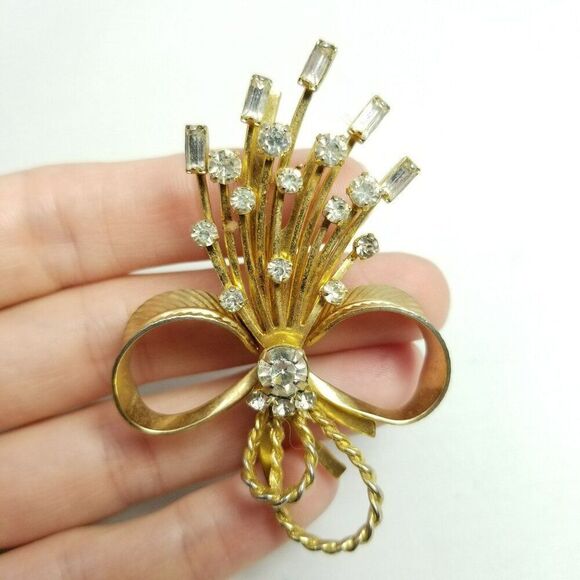 Vintage Sarah Coventry Gold Tone Rhinestone Brooch, Signed Prong Set, Estate - Picture 1 of 6